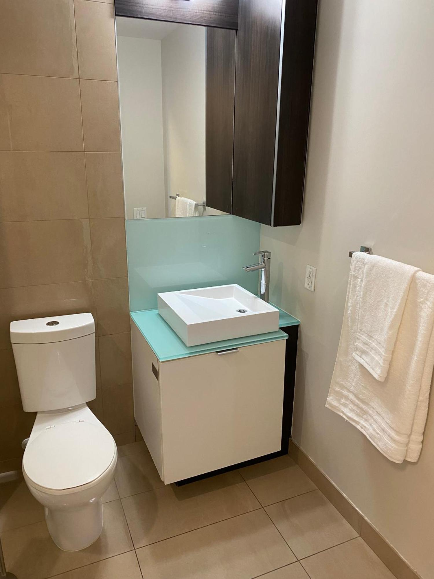 Central Toronto Suite - Free Parking, City Views, Near Cn Tower Exteriér fotografie